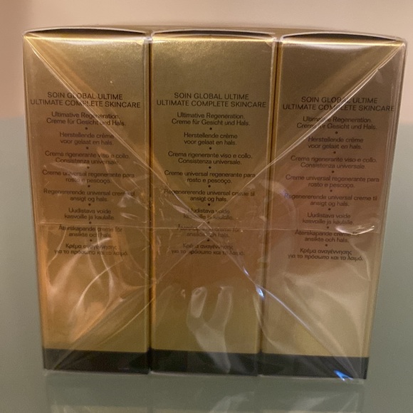 NEW Auth CHANEL
SUBLIMAGE LA CRÈME TEXTURE SUPRÊME ULTIMATE CREAM 12 x5 ml=60 ml - Picture 5 of 5